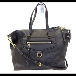 LOUIS VUITTON Infini
Monogram Empreinte
Leather Lumineuse PM
Shoulder Bag